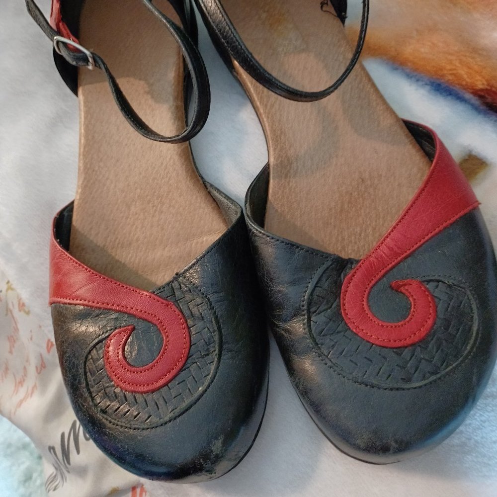 FIGURA sandal shoes size 9